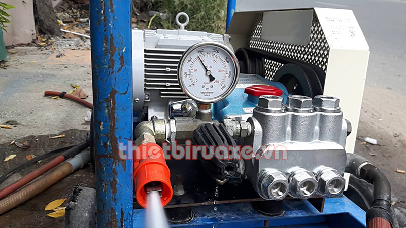 máy rửa xe nhật bãi